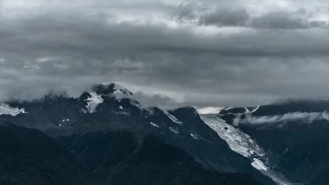 雪山日照金山延时摄影视频素材