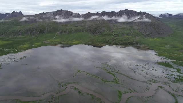 航拍西藏无人区云雾山视频素材