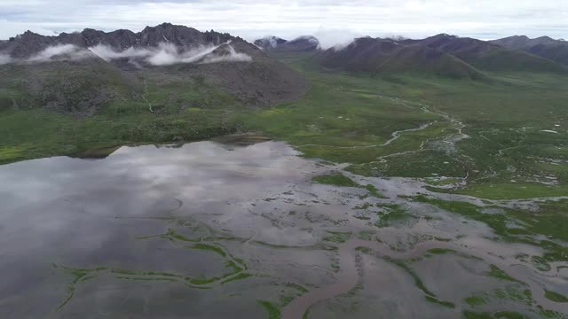 航拍西藏无人区云雾山视频素材