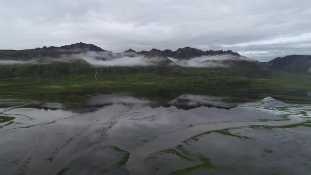 航拍西藏无人区云雾山视频素材