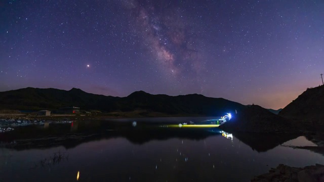 山西省吕梁市离石区千年里水库星空银河视频素材