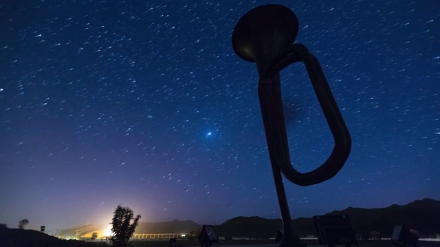 山西省吕梁市兴县烈士陵园星空银河视频素材