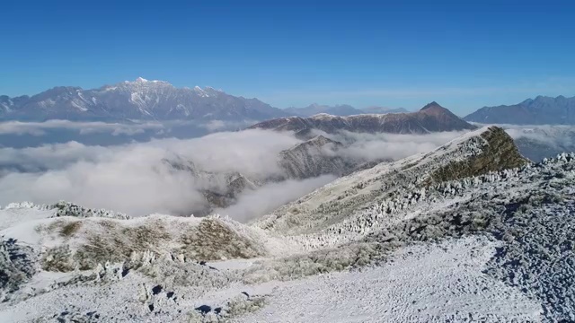 四川省泸定县牛背山航拍风光视频素材