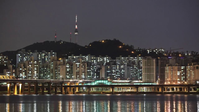 南山塔和汉江大桥夜景视频素材