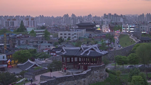 水原华城炮台江庵门夜景视频素材