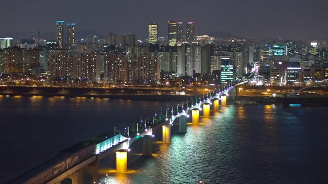 汉江上的砀山铁路桥夜景视频素材