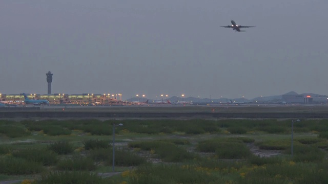 仁川机场的日落景色视频素材