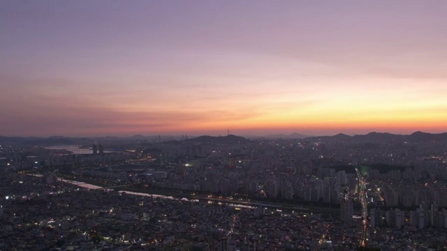 正南川河夜景和首尔的城市景观视频素材