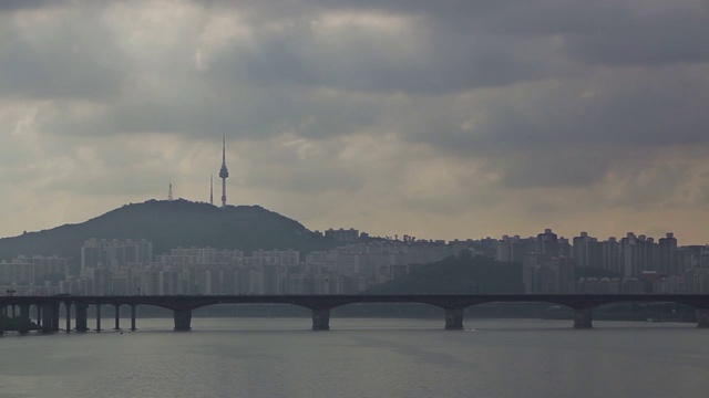 城须大学桥和南山的景色视频素材