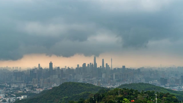 暴雨下的广州白云山视频素材