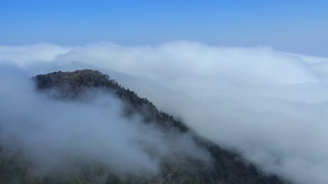 日三山中奉峰的云海视频素材