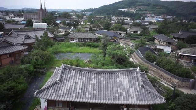 昌平慢城的韩屋(韩国传统房屋)和花园视频素材