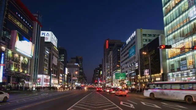 首尔江南站和市区道路夜景视频素材