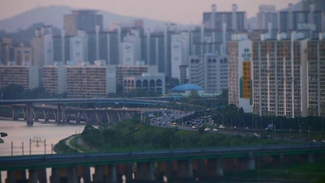 首尔住宅区的城市道路和公寓视频素材