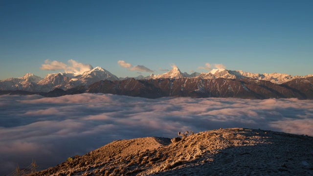 贡嘎雪山日出延时视频素材