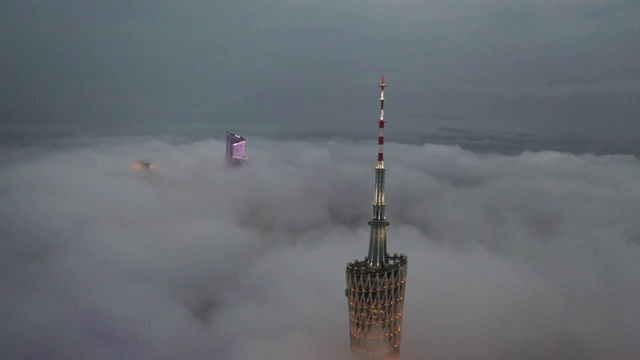 航拍广州塔与CBD云海夜景视频素材