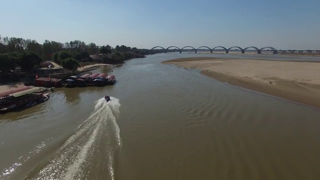 黄河郑州段水域风光高清航拍视频素材