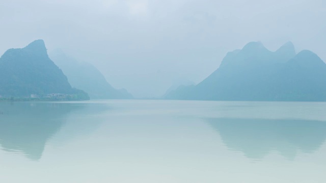 雨后静静的湖面视频素材