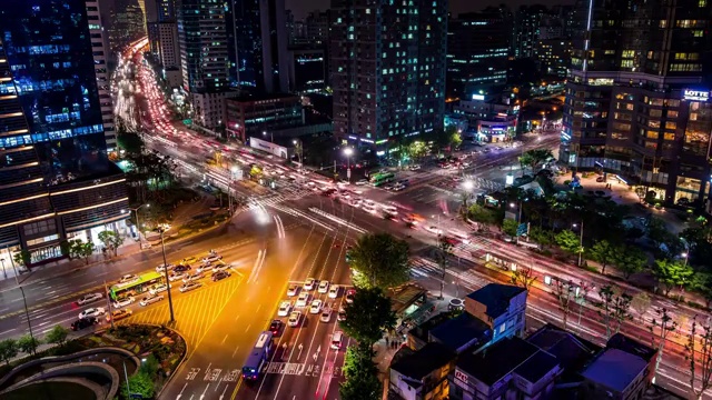 首尔公德五通路口的夜景视频素材