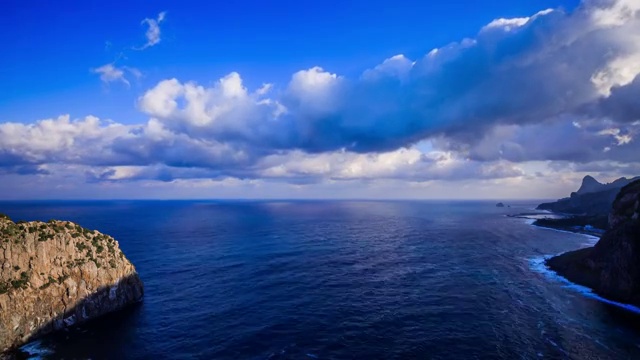 乌伦多岛大叶灯塔的海景视频素材