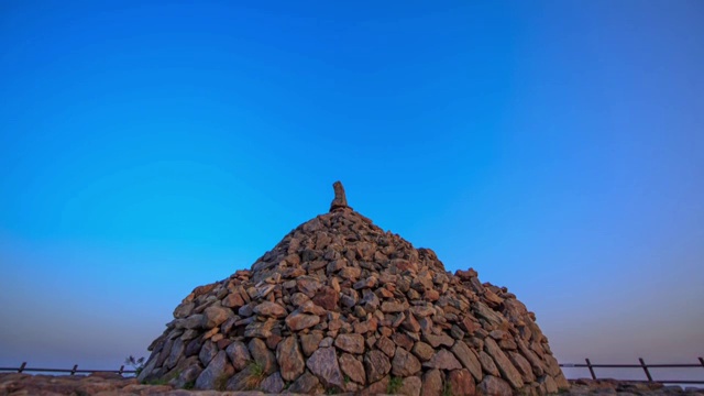 日出风景和石塔视频素材