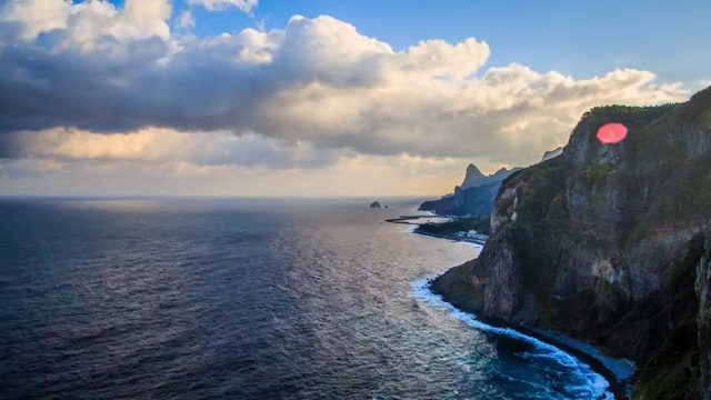 乌伦多岛的海滩和悬崖周围的茶哈港视频素材