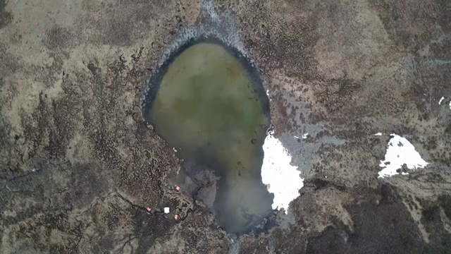 贡嘎湖泊雪山倒影视频素材