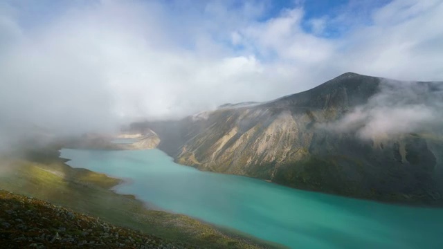 西藏山南介久措和卡日疆雪山云海延时视频素材