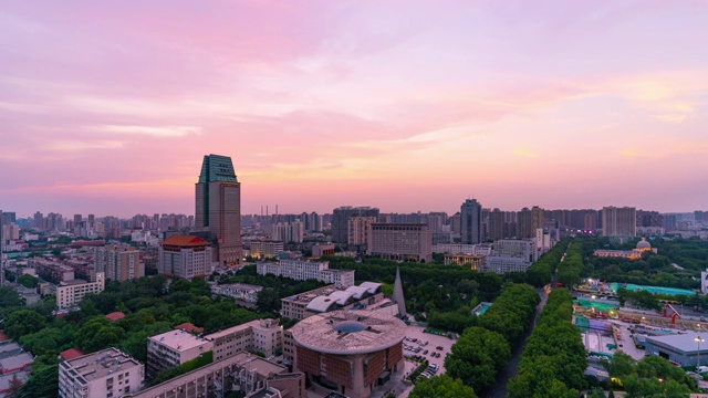 郑州裕达国贸全景晚霞日转夜延时视频视频素材