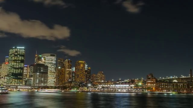 从海港大桥到环形码头的夜景，悉尼，澳大利亚视频素材