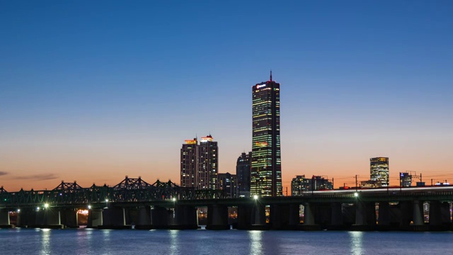 韩国首尔Yeouido 63大厦夜景视频素材