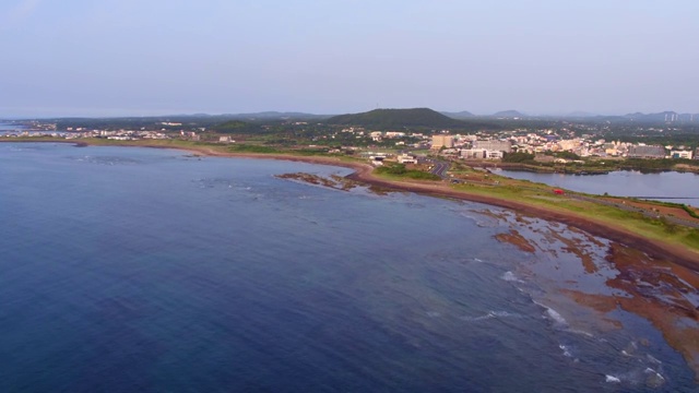 韩国济州岛光池海滩鸟瞰图视频素材