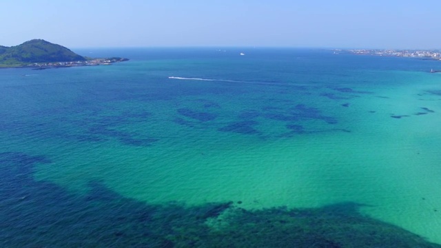 韩国济州岛碧阳岛及海上鸟瞰图视频素材