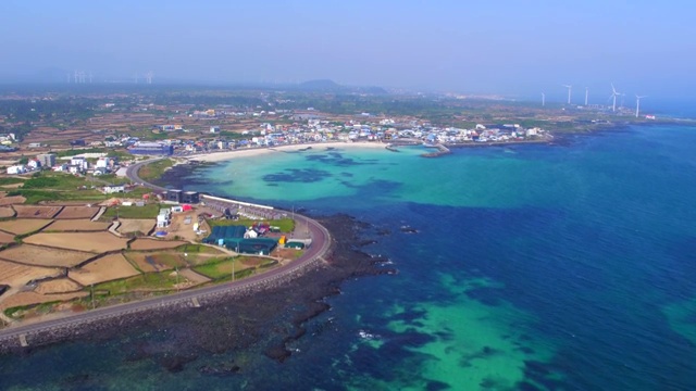 韩国济州岛Waljeong-ri的空中海景视频素材