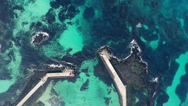 韩国济州岛Waljeong-ri的空中海景视频素材