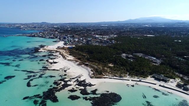 韩国济州岛桂陵海滩鸟瞰图视频素材