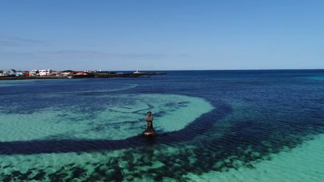 韩国济州岛桂陵海滩鸟瞰图视频素材