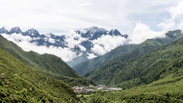 贡嘎雪山风光延时摄影视频素材