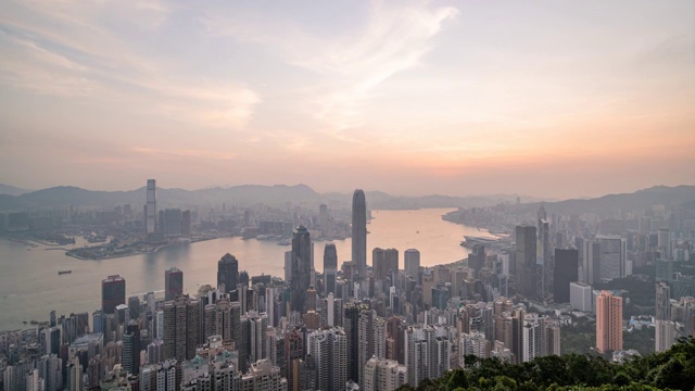 晴天下的中国香港维多利亚港晨曦延时摄影视频素材