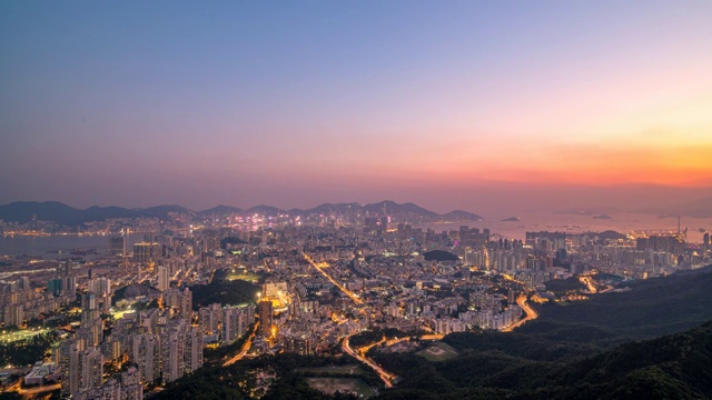 从狮子山上俯瞰中国香港城市天际线全景日转夜延时摄影视频素材