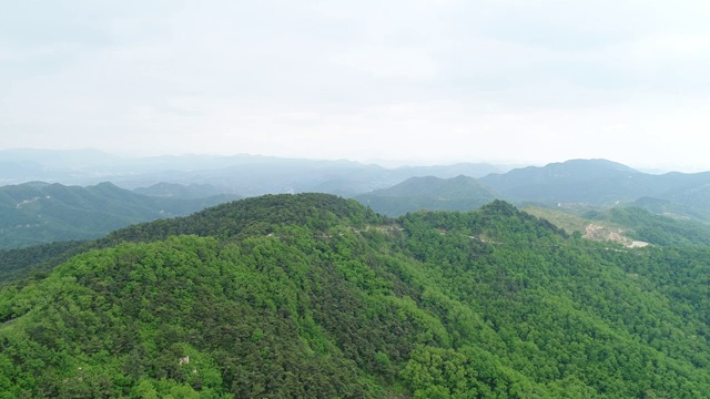 航拍山川山脉森林公路4K视频素材