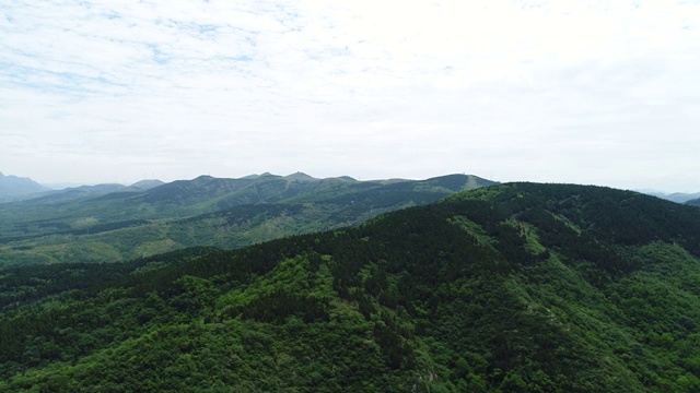 航拍群山山顶森林山脉4K视频素材