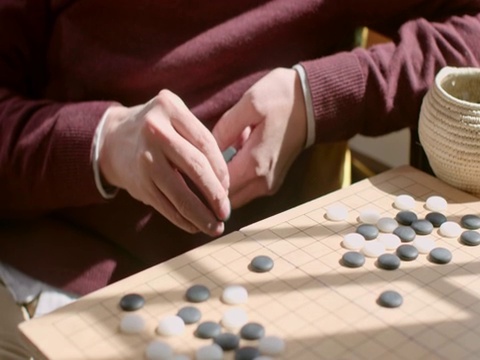 父子俩下围棋视频素材