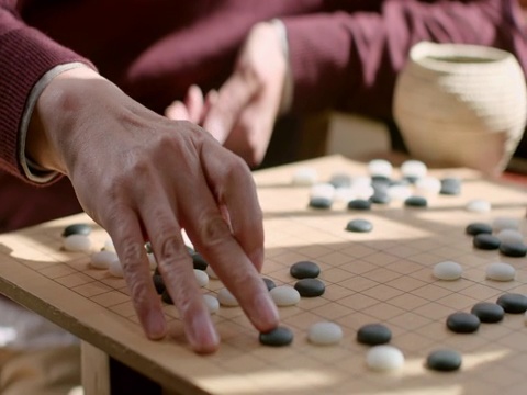 父子俩下围棋视频素材