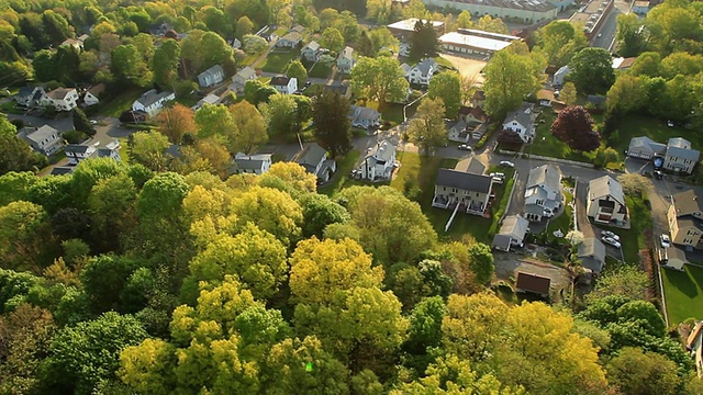 航空新英格兰磨坊镇住宅日落/索顿，康涅狄格州，美国视频素材