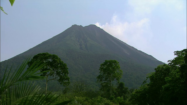 宽杆从阿雷纳尔火山/圣卡洛斯，哥斯达黎加视频素材