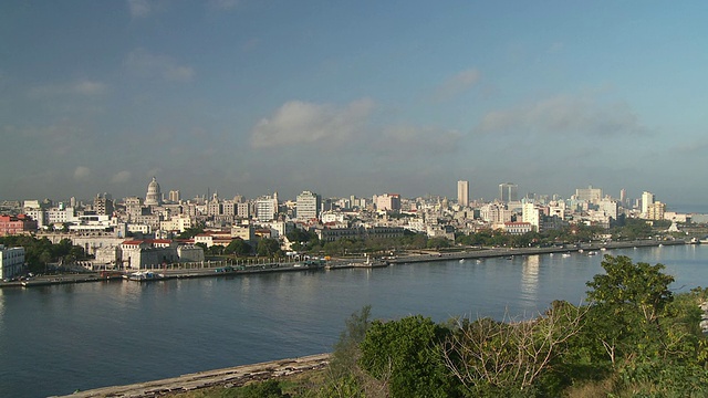 WS HA城市景观从海湾/哈瓦那，古巴视频素材