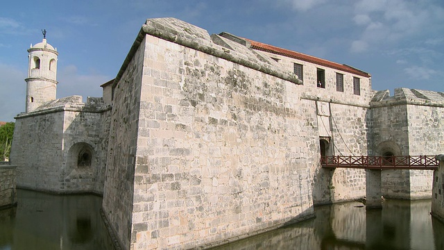 WS TU Palacio de los Capitanes Generales在护城河/哈瓦那，古巴视频素材