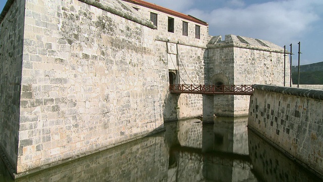 WS TU Palacio de los Capitanes Generales在护城河/哈瓦那，古巴视频素材