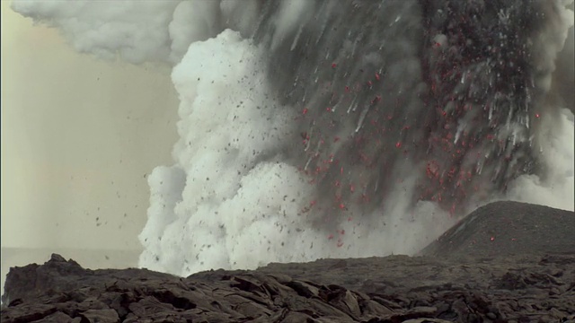 美国夏威夷希洛附近的火山喷口冒出的蒸汽视频素材